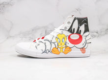 Cargar imagen en el visor de la galería, Replica Looney tunes Chuck
