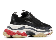 Cargar imagen en el visor de la galería, Réplica BALENCIAGA TRIPLE S &quot;BLACK RED&quot;
