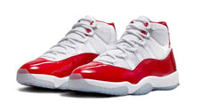 Cargar imagen en el visor de la galería, Replica Air Jordan 11 Retro Cherry
